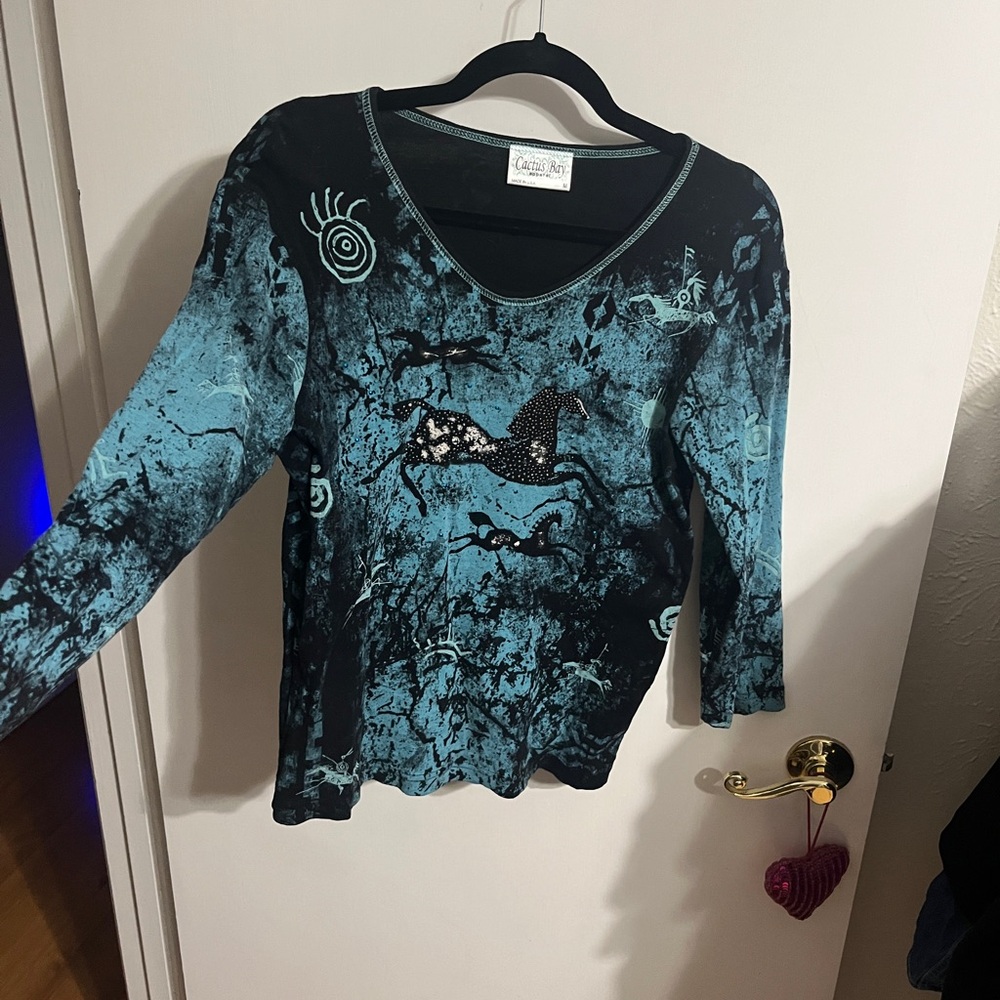 💜 Medium Teal and Black Horse Print V-Neck Long Sleeve Top - Picture 9 of 10